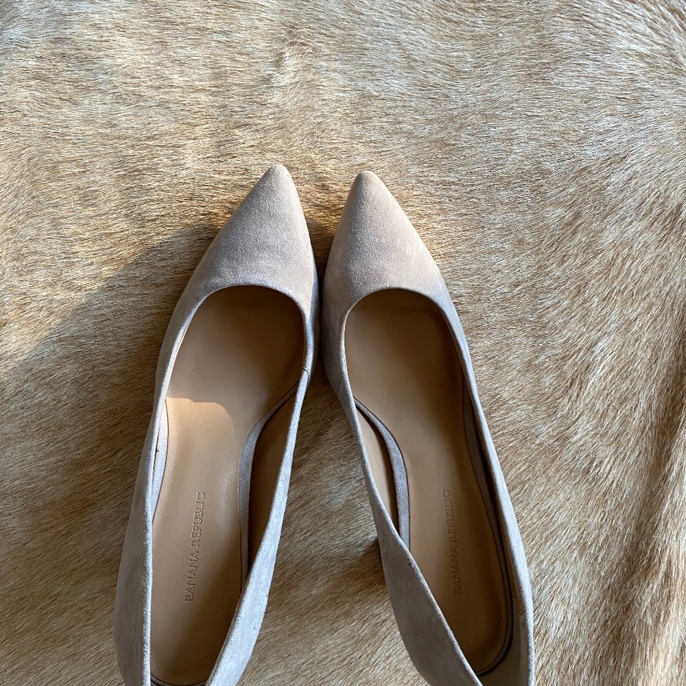 Banana Republic Grey Suede heels 7.5
